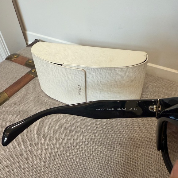 Prada Black Sunglasses SPR 170 EUC with case - Picture 6 of 7
